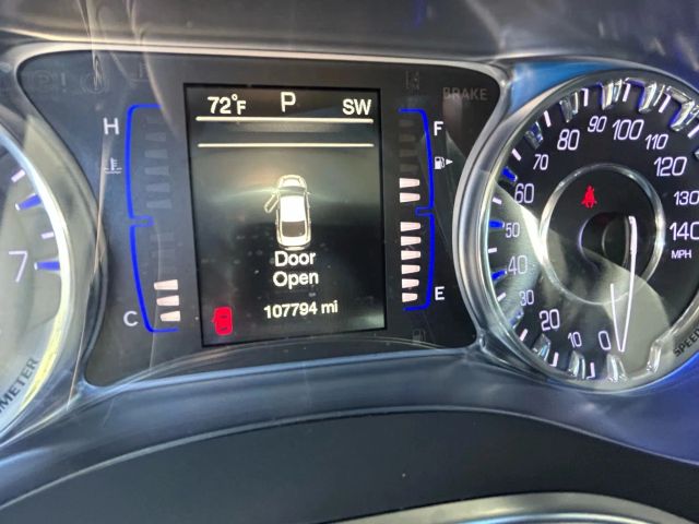 2017 Chrysler 200 - Image 12