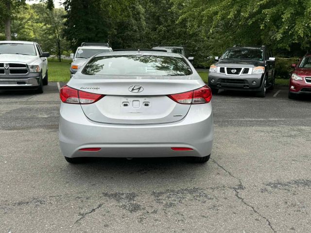 2011 Hyundai Elantra - Image 7