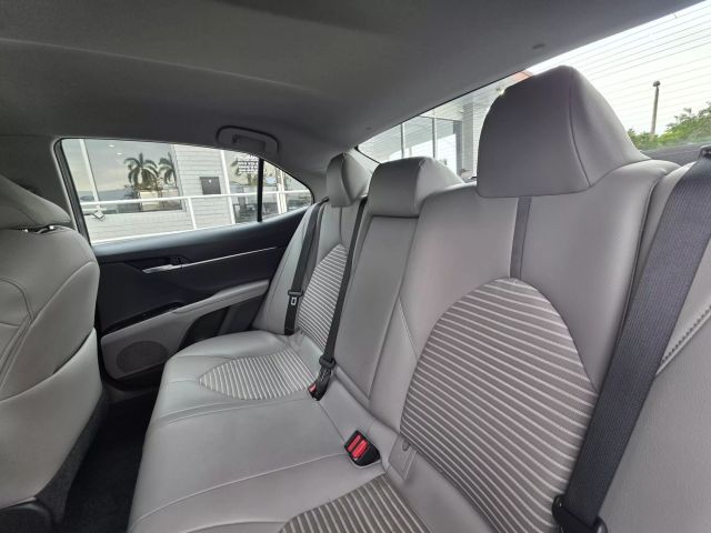 2018 Toyota Camry - Image 12
