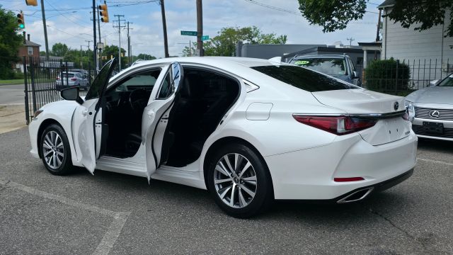 2019 Lexus Es - Image 5