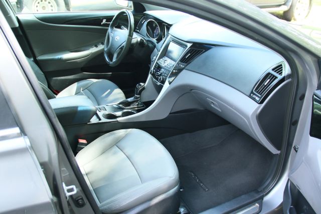 2013 Hyundai Sonata - Image 31