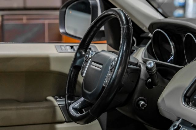 2016 Land Rover Range Rover Sport Se Sport Utility 4d - Image 17
