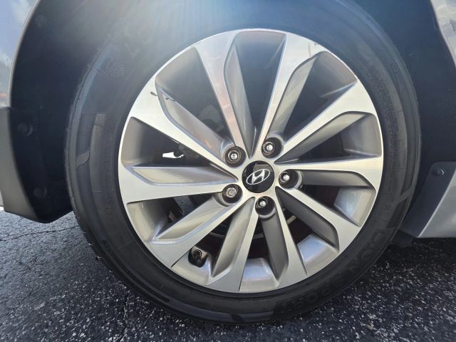 2017 Hyundai Sonata - Image 23