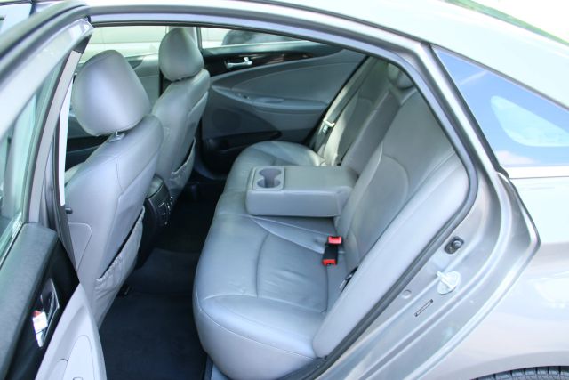 2013 Hyundai Sonata - Image 21