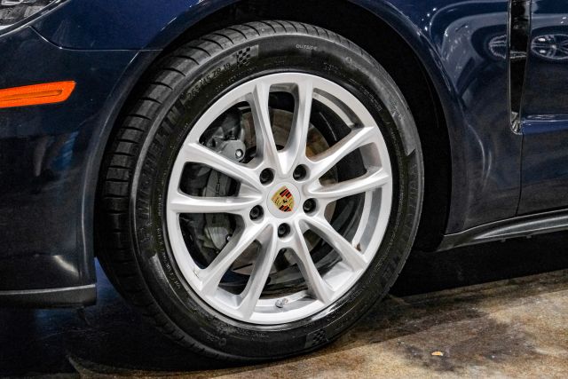 2018 Porsche Panamera 4s Sedan 4d - Image 55