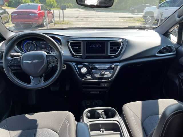 2020 Chrysler Pacifica - Image 13
