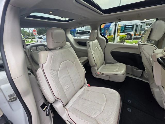 2017 Chrysler Pacifica - Image 18