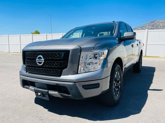 2021 Nissan Titan Crew Cab - Image 2