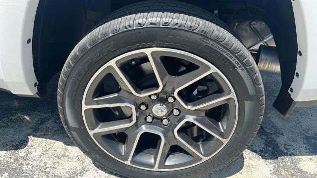 2019 Ram 1500 Crew Cab - Image 5