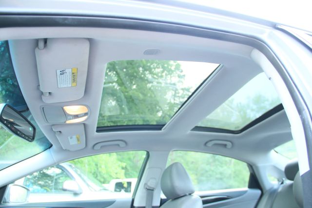 2013 Hyundai Sonata - Image 14