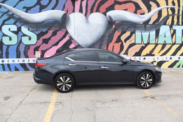 2022 Nissan Altima - Image 6
