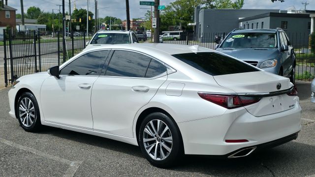 2019 Lexus Es - Image 4