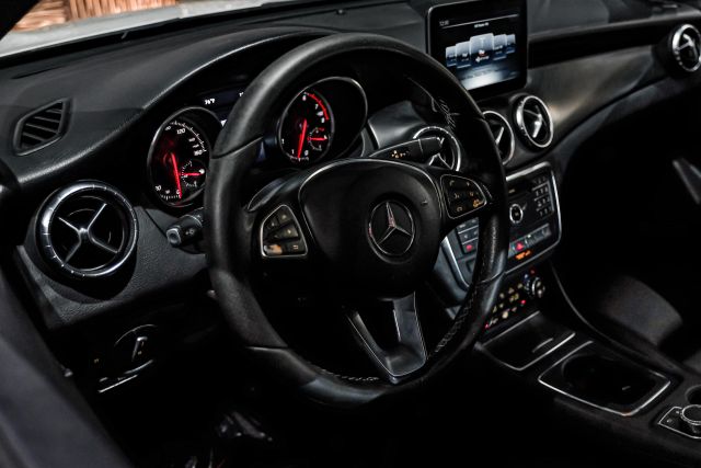 2017 Mercedes-benz Cla Cla 250 4matic Coupe 4d - Image 19