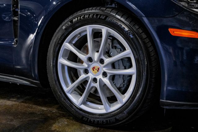 2018 Porsche Panamera 4s Sedan 4d - Image 54