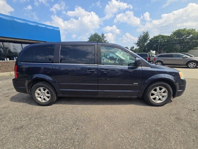 2008 Chrysler Town & Country - Image 4