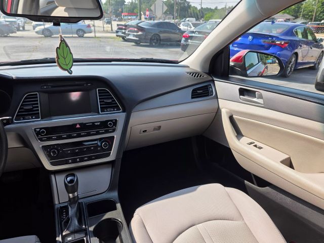 2016 Hyundai Sonata - Image 11