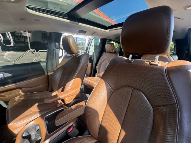 2018 Chrysler Pacifica - Image 9