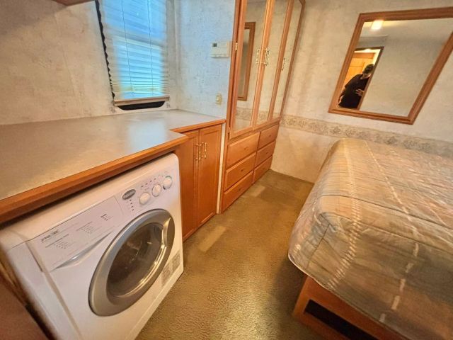 2005 Winnebago Voyage Series - Image 6