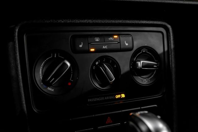 2014 Volkswagen Beetle Tdi Hatchback 2d - Image 27