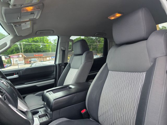 2017 Toyota Tundra Crewmax - Image 8