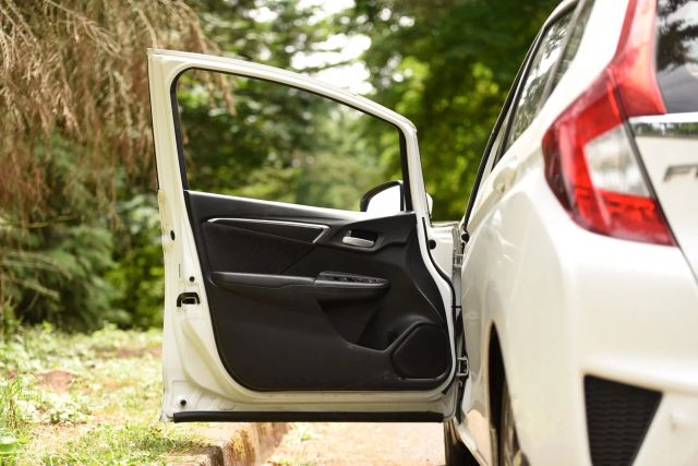 2015 Honda Fit - Image 16