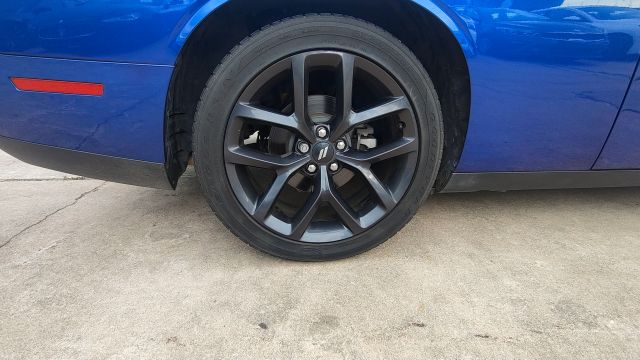 2021 Dodge Challenger - Image 13