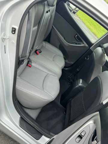 2011 Hyundai Elantra - Image 19
