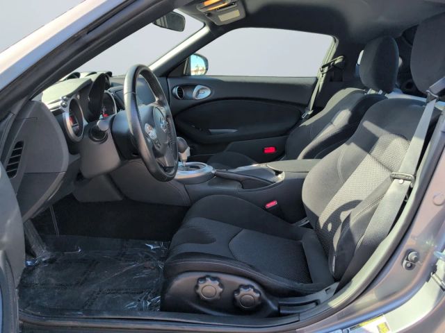 2017 Nissan 370z - Image 9