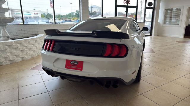 2019 Ford Mustang - Image 10