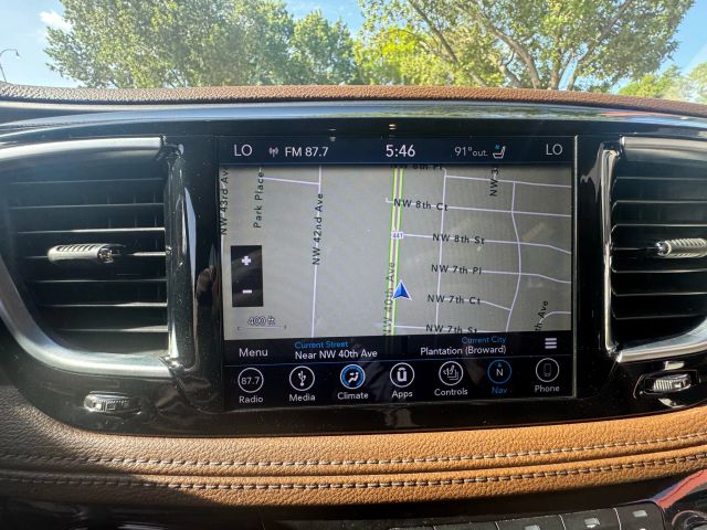 2018 Chrysler Pacifica - Image 16