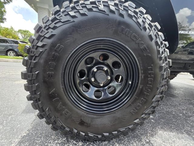 2014 Jeep Wrangler - Image 19