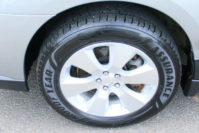 2011 Subaru Outback - Image 30