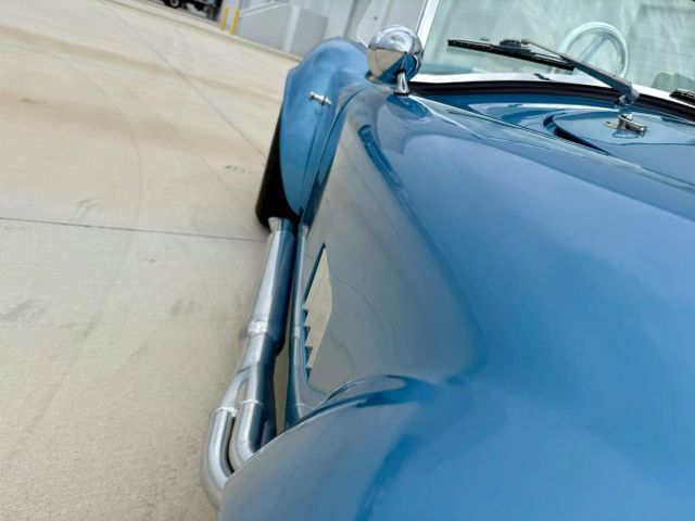 1965 Shelby Cobra Roadster 427 - Image 4