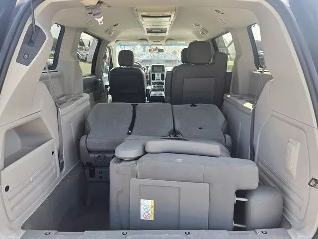 2008 Chrysler Town & Country - Image 15