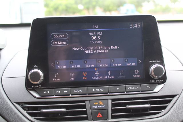 2022 Nissan Altima - Image 12