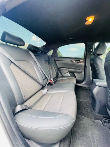 2021 Kia Forte - Image 22