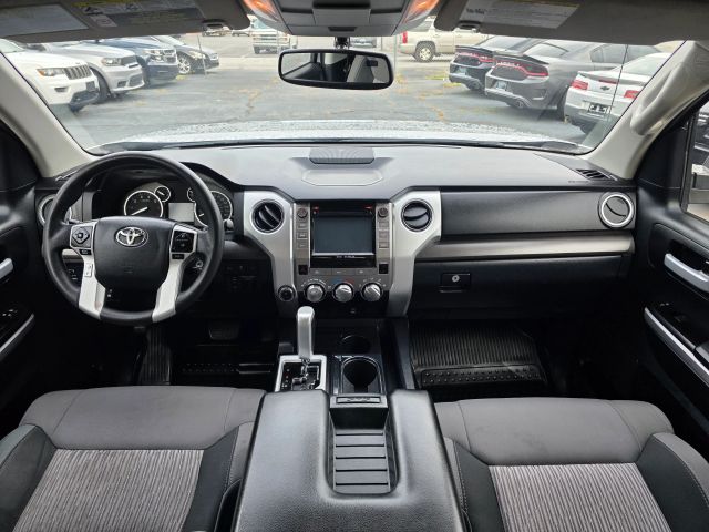 2017 Toyota Tundra Crewmax - Image 9