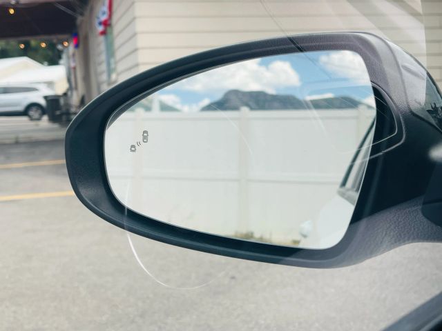 2021 Kia Forte - Image 31
