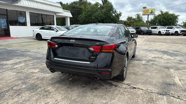 2023 Nissan Altima - Image 23