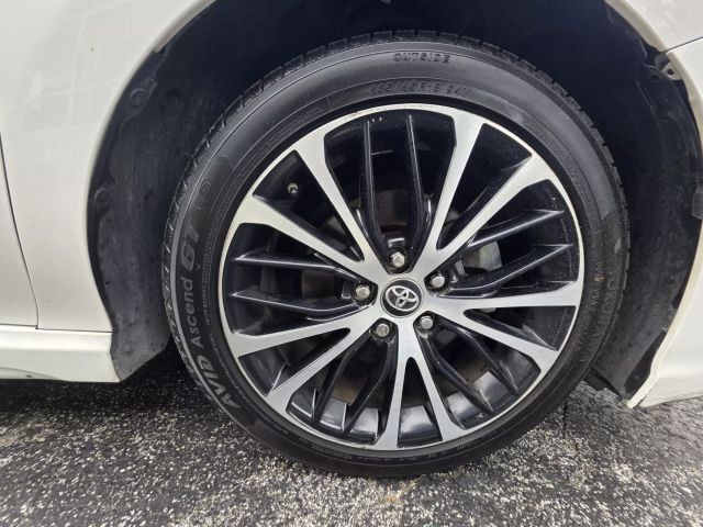 2018 Toyota Camry - Image 23