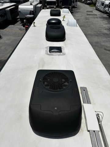 2009 Gulf Stream Tour Master Series - Image 25