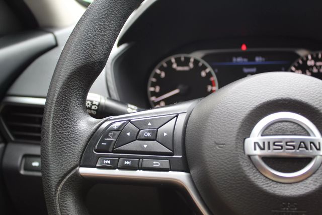 2022 Nissan Altima - Image 9