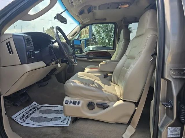 2005 Ford Excursion - Image 12