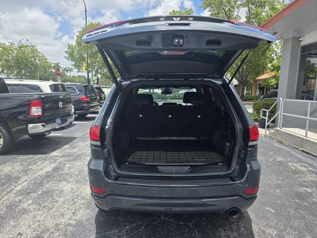 2017 Jeep Grand Cherokee - Image 7