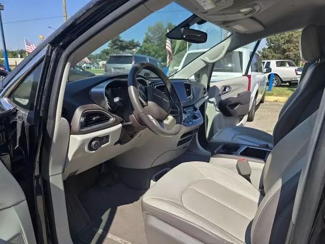 2022 Chevrolet Silverado 1500 Limited Crew Cab - Image 34