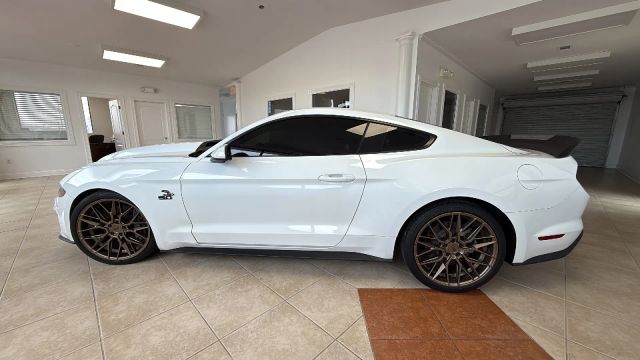 2019 Ford Mustang - Image 14