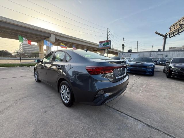 2024 Kia Forte - Image 8