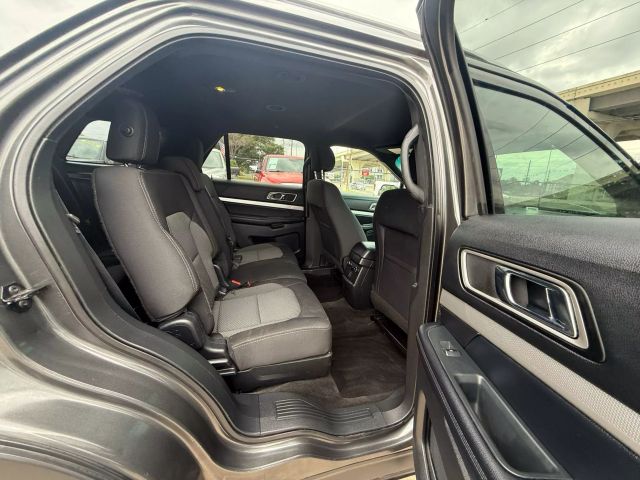 2017 Ford Explorer - Image 18