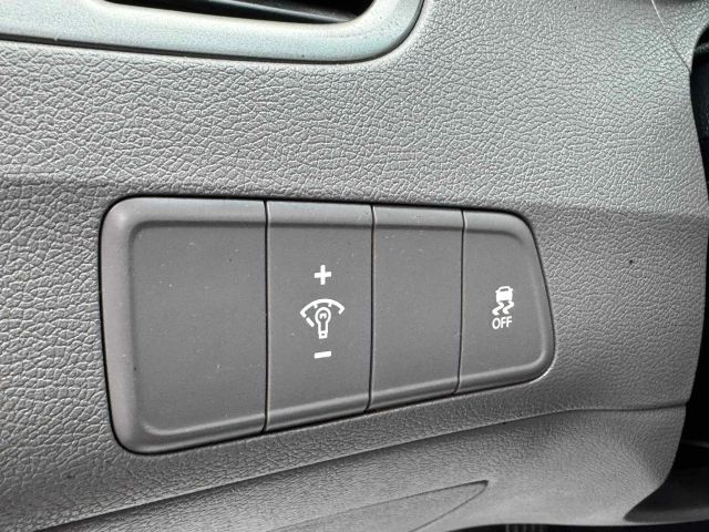 2011 Hyundai Elantra - Image 23