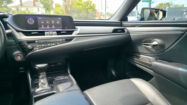 2019 Lexus Es - Image 13